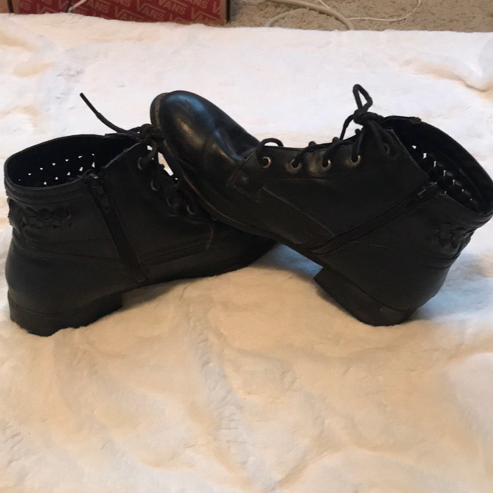 booties - Picture 3 of 8